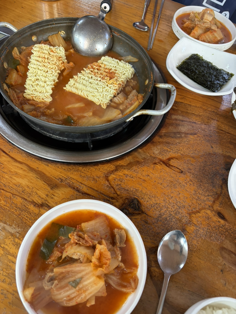 Gimchittukttak (김치뚝딱) 3