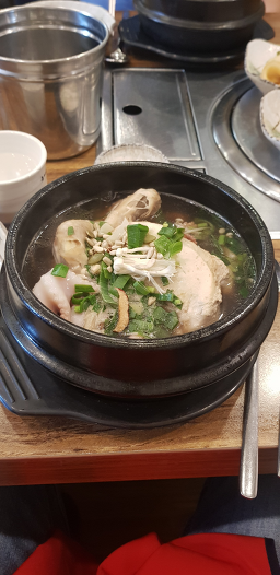 Hwangjeneungibeoseotbaeksuk (황제능이버섯백숙) 1