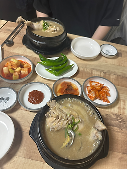 Deohanbangsamgyetang (더한방삼계탕) 3