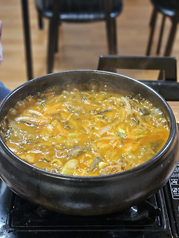 Tojongmaeuntang (토종매운탕) 2