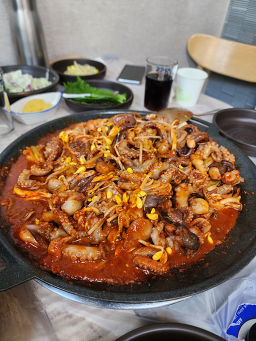 Samdaejjukkumihaesintang (삼대쭈꾸미해신탕) 3