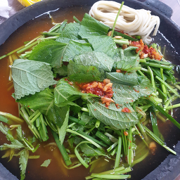 Teotbatenoneundak (텃밭에노는닭) 1