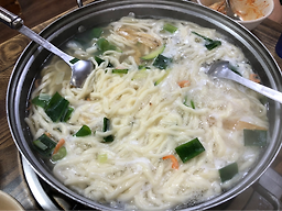 Bongchangihaemulkalguksu (봉창이해물칼국수) 3