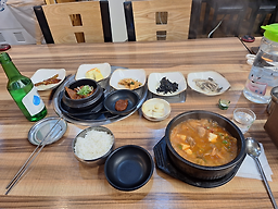 Hwangtoureongssambap (황토우렁쌈밥) 2