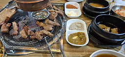 Dongoeulsaenggogi (돈고을생고기) 1