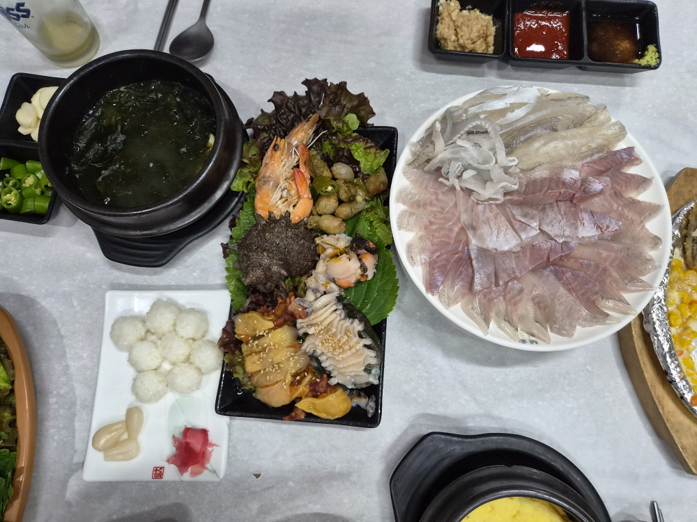 Geumsanbada hoetjip (금산바다 횟집) 3