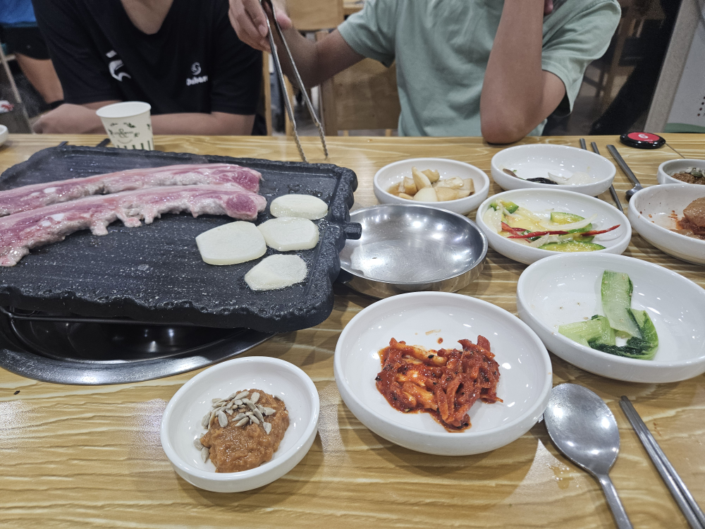 Yetnalyeongyangdolsotssambap (옛날영양돌솥쌈밥) 2