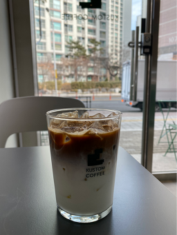 커스텀커피 잠실나루점 사진 2