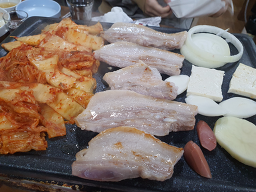 고향돌김치삼겹살 6