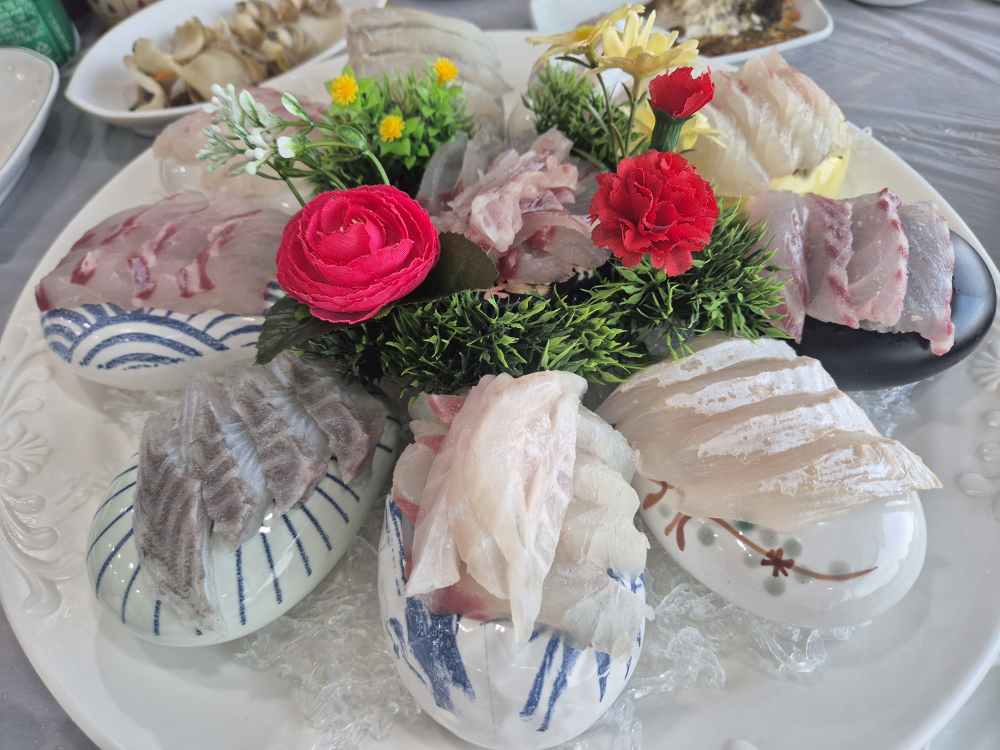 Pyeongnamhoetjip (평남횟집) 1
