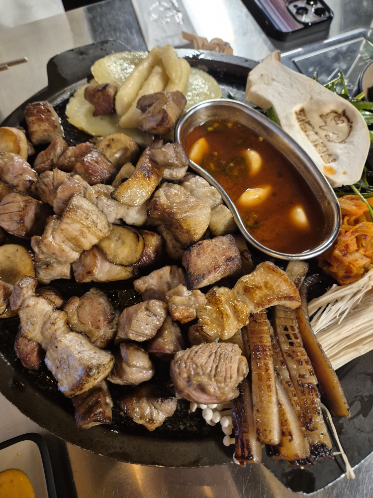 돼봉삼겹살 신논현점 사진 4