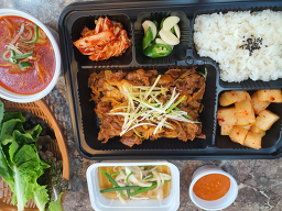 Jangmidwaejigukbap (장미돼지국밥) 1