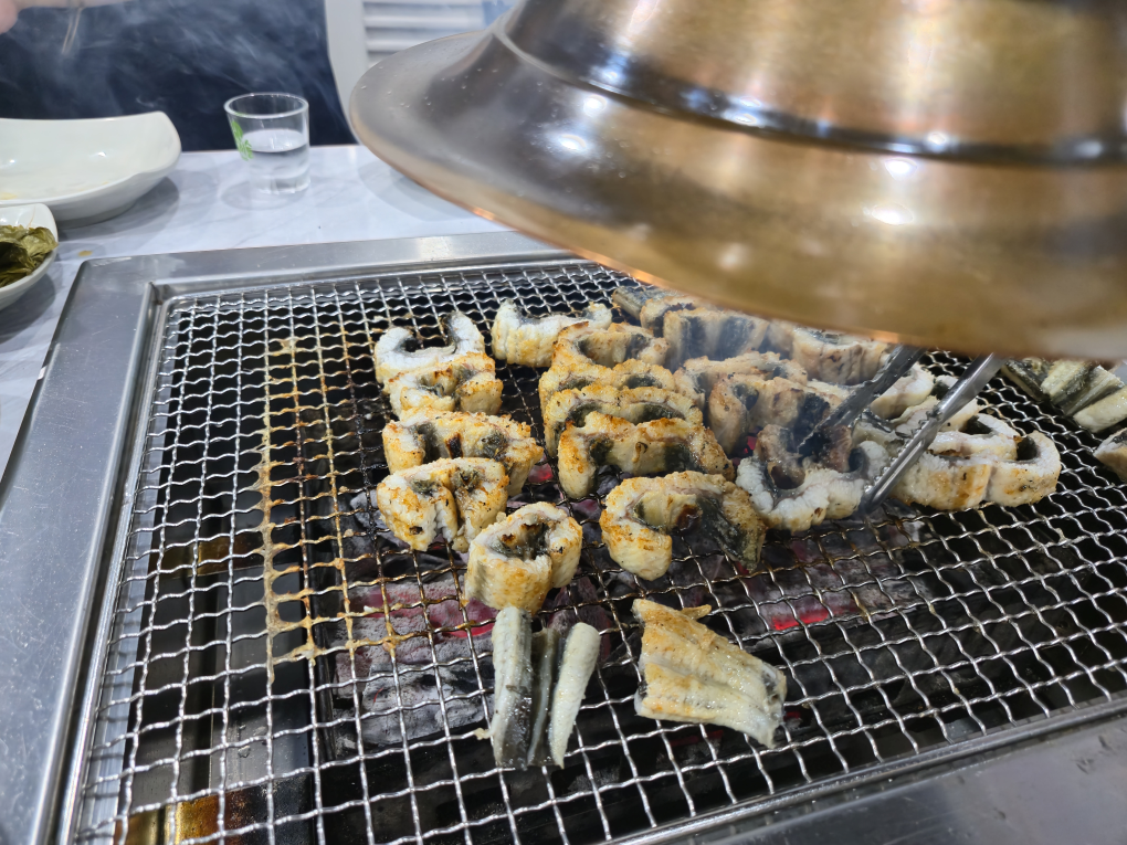 Sutbulminmuljangeo (숯불민물장어) 3
