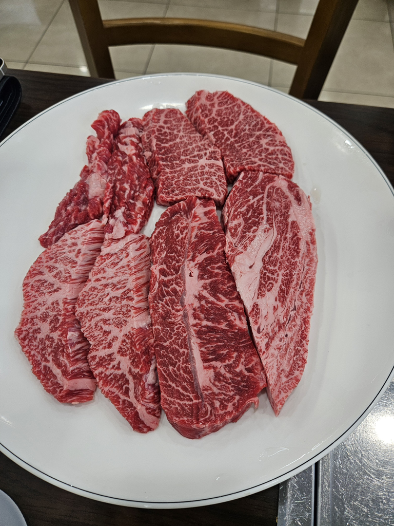 Yangpyeongchukhyeophanupeuraja (양평축협한우프라자) 1