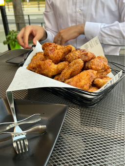 Gyochonchikinguriinchangjeom (교촌치킨구리인창점) 3