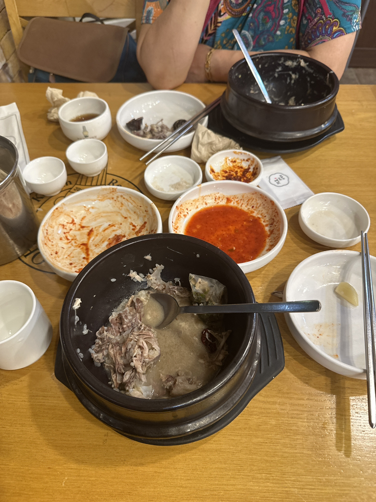 Jihohanbangsamgyetang (지호한방삼계탕) 3
