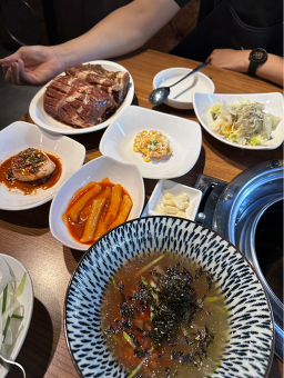 Hwahwadwaejiwanggalbi (화화돼지왕갈비) 2