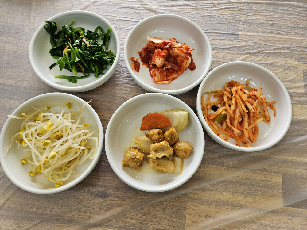 Junganghyugesil (중앙휴게실) 3