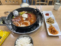 24시얼큰시원생고기김치찌개 외도점 사진 3