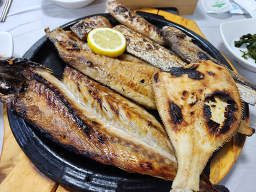 Saengseongui (생선구이) 1