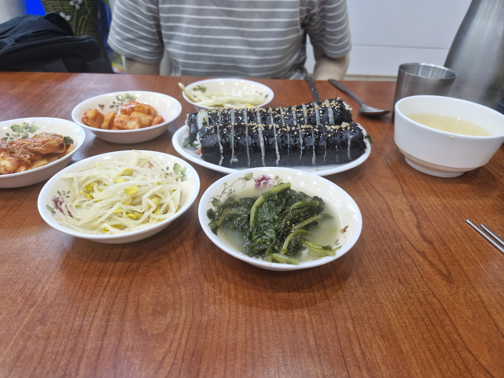 Kkaebibunsik (깨비분식) 1