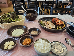Hangaribossam (항아리보쌈) 3