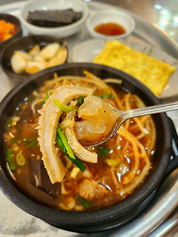 Gayapochaseonjigukbap (가야포차선지국밥) 3