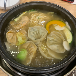 Gaeseongsonmandu (개성손만두) 1