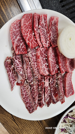 Yeongnamhanu sikyuksikdang (영남한우 식육식당) 3