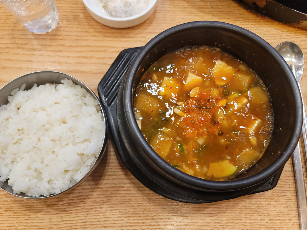 Sinnaneungogijip (신나는고기집) 2