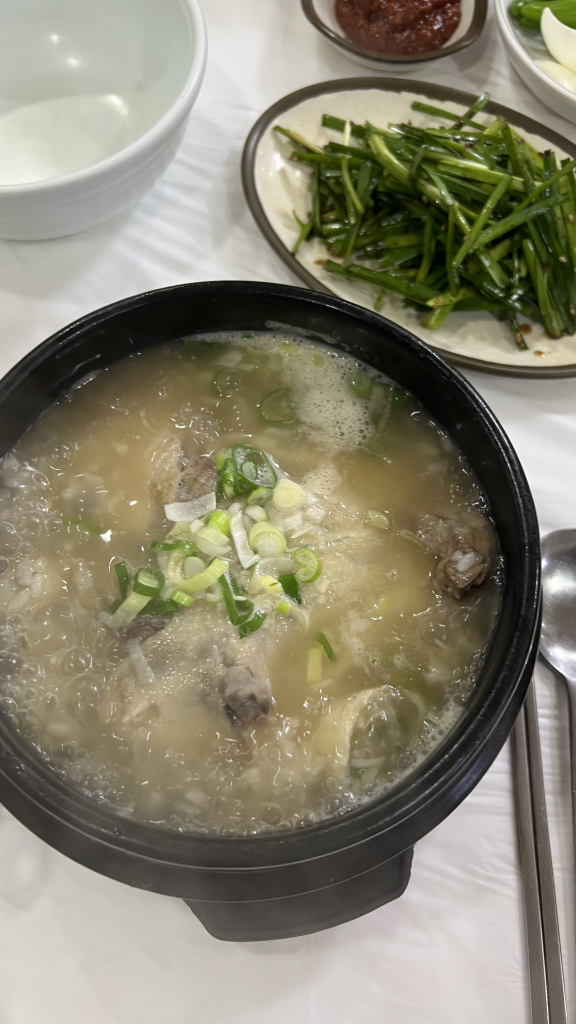 Milbatsamgyetang (밀밭삼계탕) 3