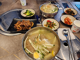 Tojonghanumungtigi (토종한우뭉티기) 1