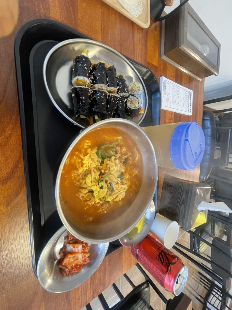 Jangyangsukkkomagimbamnamyeon (장양숙꼬마김밥라면) 1