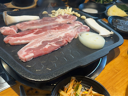 Daegwallyeongssambap (대관령쌈밥) 2