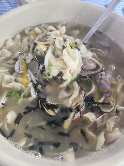Ganghwasonkalguksu (강화손칼국수) 1