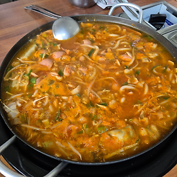 Sarinamukkotipineunjip (사리나무꽃이피는집) 2