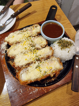 부엉이돈가스 신촌점 사진 2