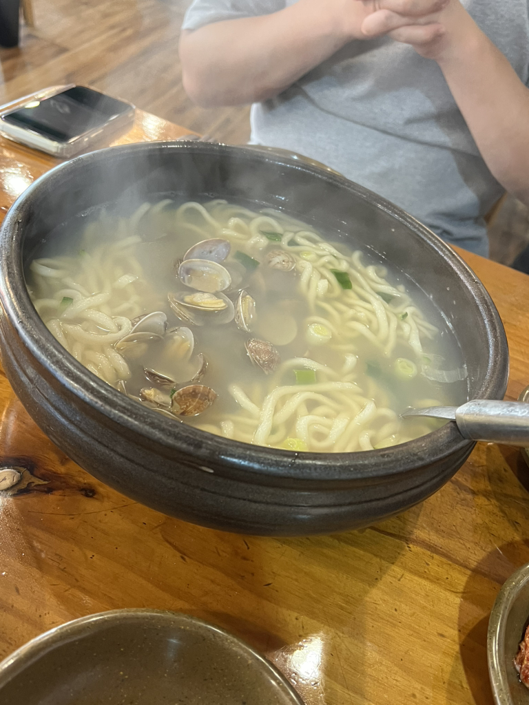 Manseokbajirak kalguksu (만석바지락 칼국수) 1