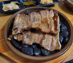 Sigoldwaejidamyangsutbulgalbi (시골돼지담양숯불갈비) 1
