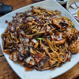 Sujungjjamppongjeongol (수중짬뽕전골) 2