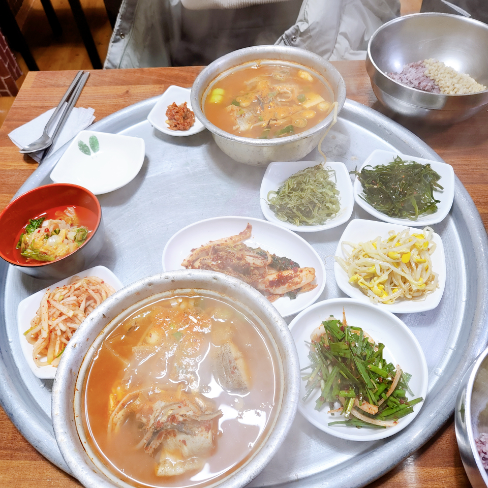 Jiniranghyeoniboribap (진이랑현이보리밥) 1