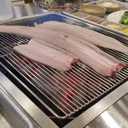 Baekmagangchamsutminmuljangeo (백마강참숯민물장어) 1