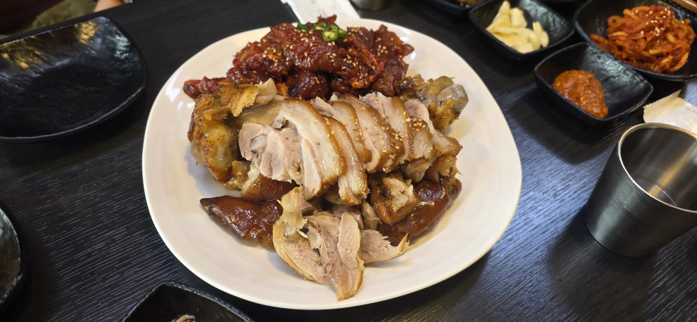 Changsindongbossamjokbal (창신동보쌈족발) 3