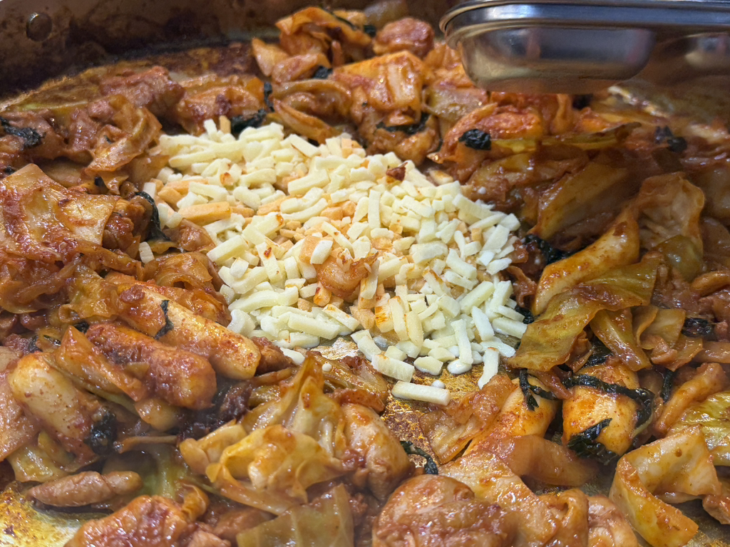 Jeongtongchuncheondakgalbi (정통춘천닭갈비) 3