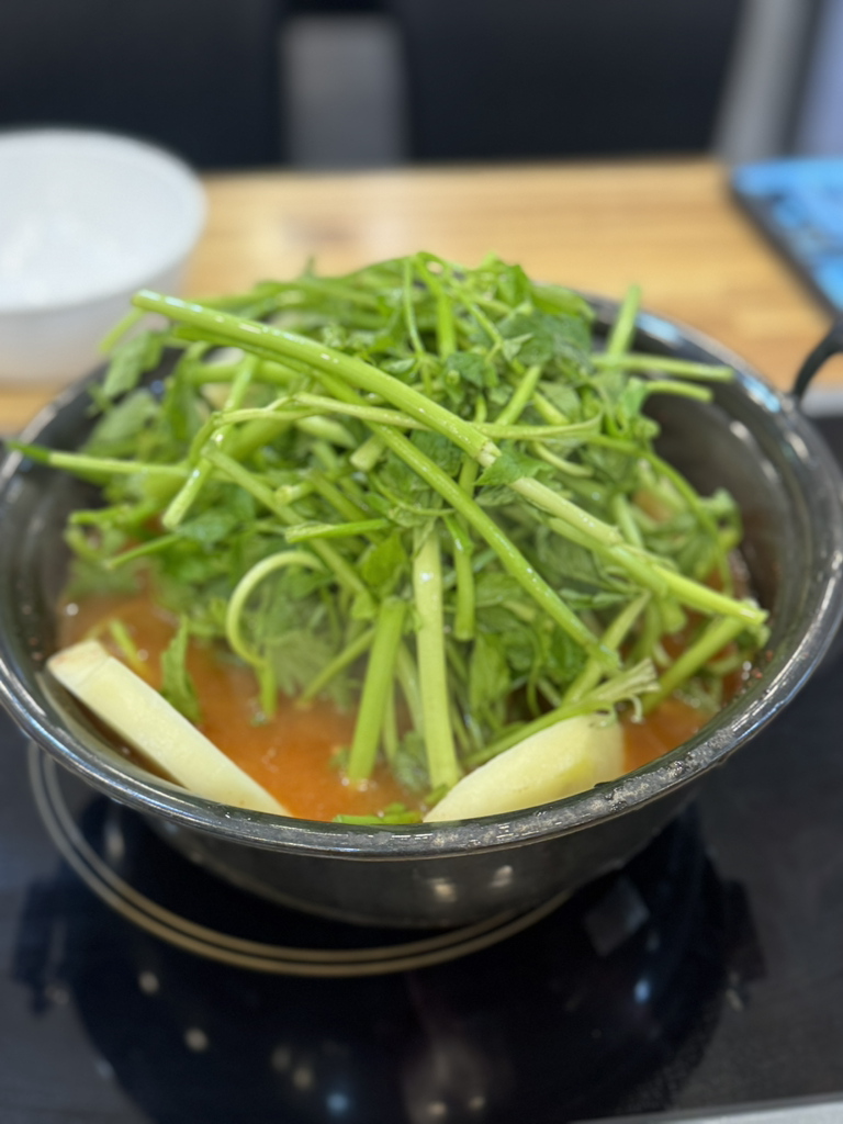 Deungchonsyabeukalguksu (등촌샤브칼국수) 3