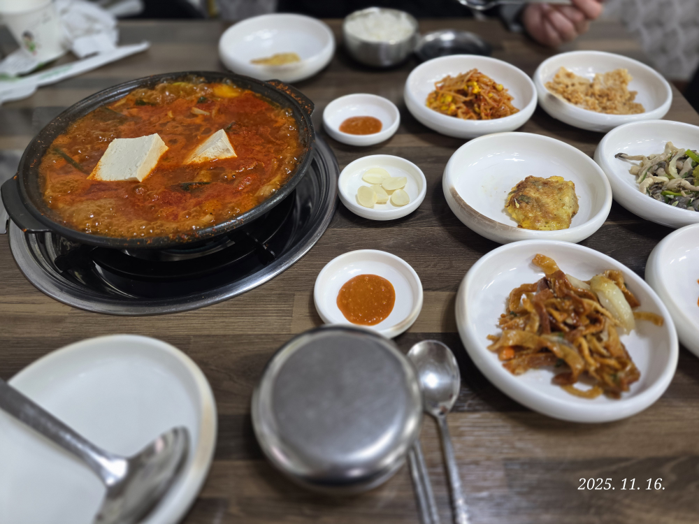 Ibaeksonguiwonjokkomakjjamppong (이백송의원조꼬막짬뽕) 2