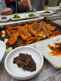 Gogirangsanchaerang (고기랑산채랑) 2