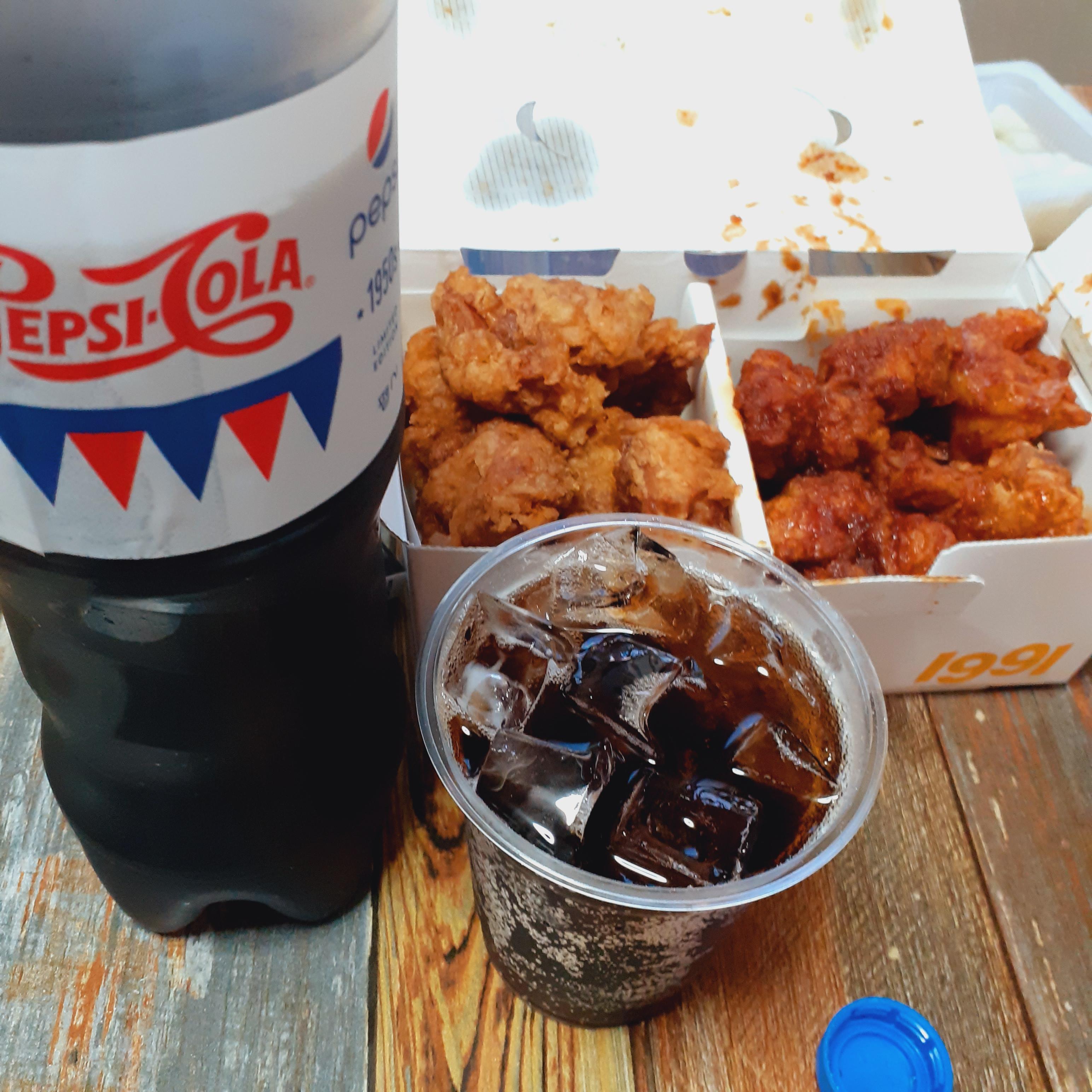 Gyochonchikinjeongokjeom (교촌치킨전곡점) 3