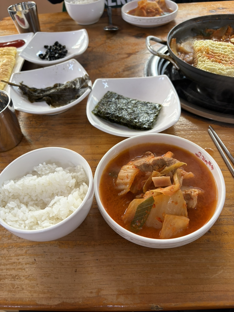Gimchittukttak (김치뚝딱) 1