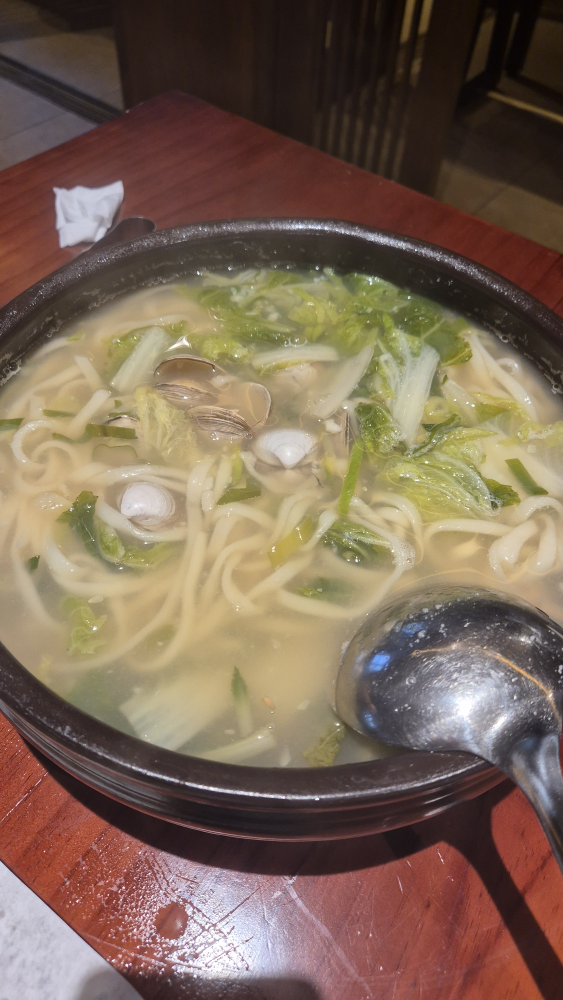 1984geusuyukjipkalguksu (1984그수육집칼국수) 1
